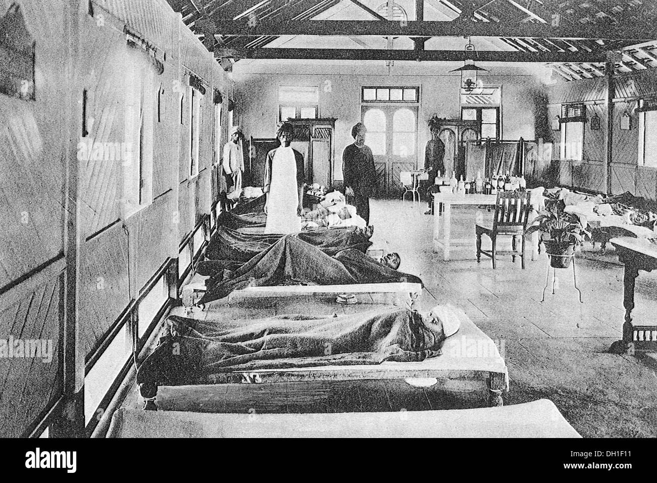 Vintage hospital bed hi-res stock photography and images - Alamy