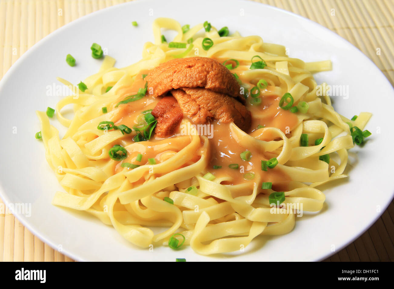 Sea urchin pasta Stock Photo - Alamy