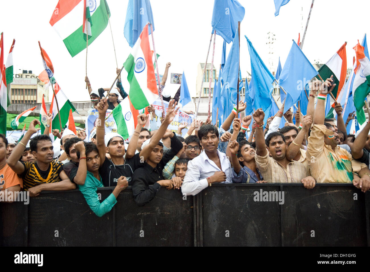 Boy waving indian flag hi-res stock photography and images - Alamy