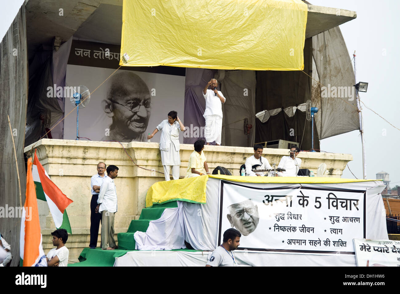 Anna Hazare with Kiran Bedi Prashant Bhushan Arvind Kejriwal on the stage of ramlila maidan new delhi India Asia Stock Photo