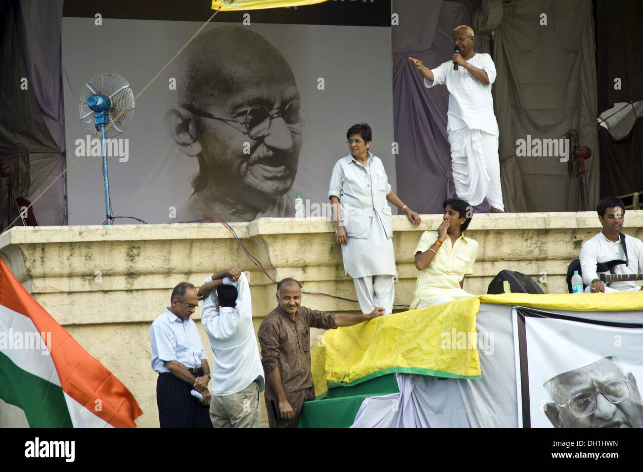 Anna Hazare with Kiran Bedi Kumar Vishwas on stage of ramlila maidan new delhi India Asia Stock Photo