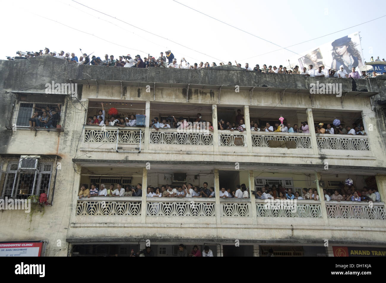 crowd of people in building to see funeral procession of Shiv Sena Chief Bal Thackeray mumbai maharashtra india asia Stock Photo