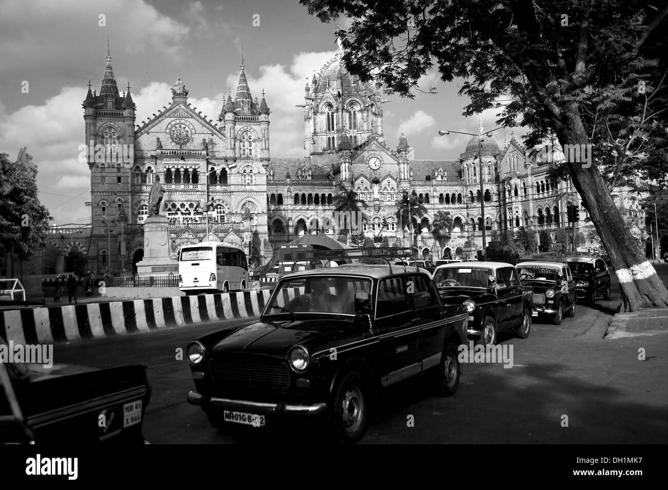 Mumbai street crowd Black and White Stock Photos & Images - Alamy