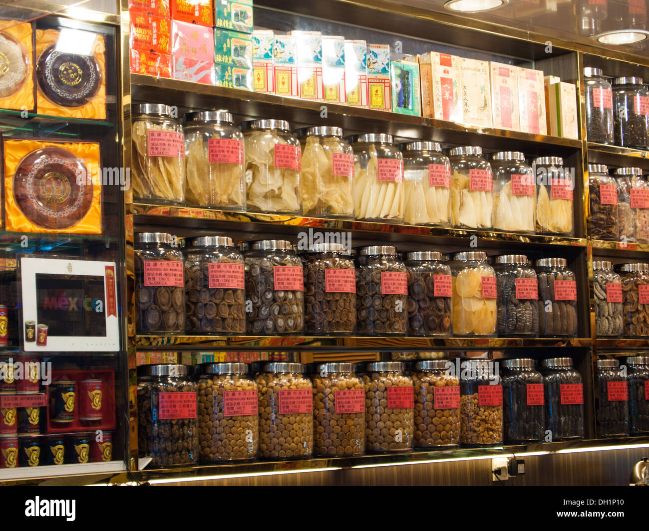 Hong kong medicine shop hi-res stock photography and images - Alamy