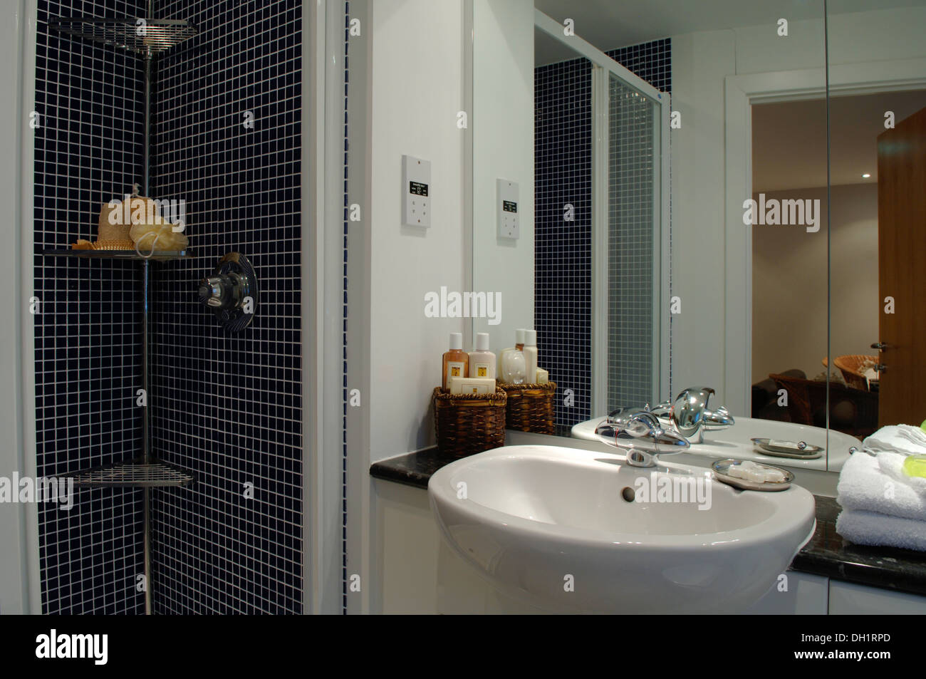 Small bathroom with towels and bathroom products Stock Photo Alamy