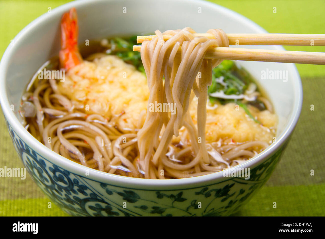 Shrimp tempura soba Stock Photo Alamy