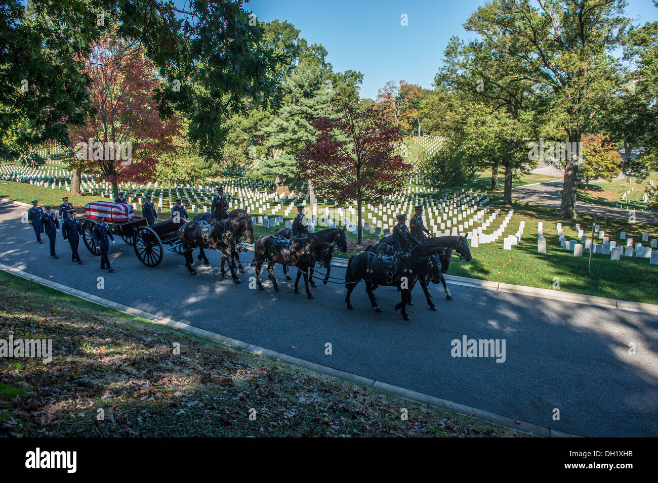 Service members from the United States Army's Old Guard and the Coast Guard Ceremonial Honor Guard participate in an Inurnmet service in the Arlington National Cemetary, Tuesday, Oct. 15, 2013. Servicemembers at the Arlington National Cemetary perform gra Stock Photo