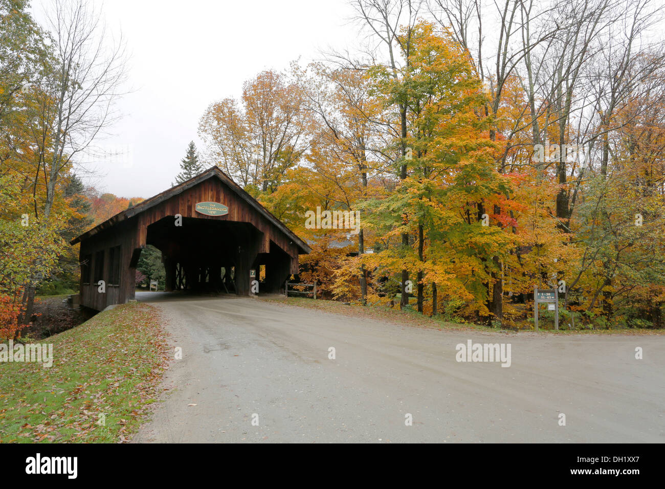 Battleground Covered Bridge in autumn, Mill Brook, Vermont, USA Stock Photo
