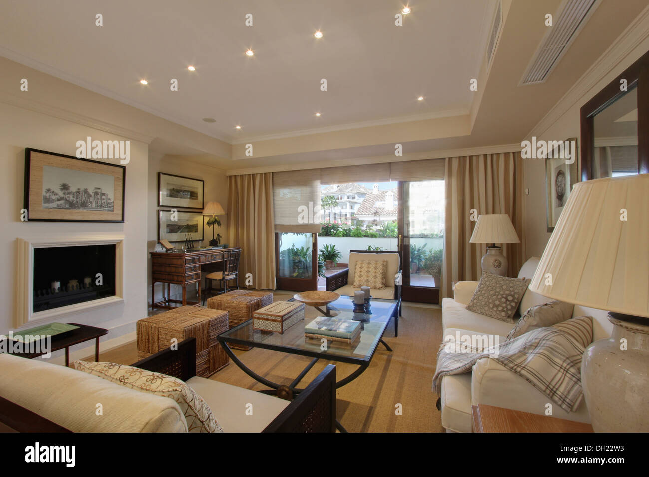 Glass coffeetable and comfortable sofas in living room in Spanish