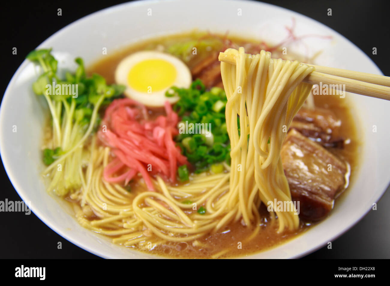 Tonkotsu ramen (Ramen with pork bone broth Stock Photo Alamy