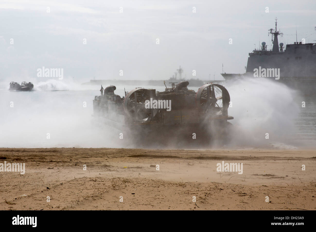 From amphibious craft unit acu 4 hi-res stock photography and images ...
