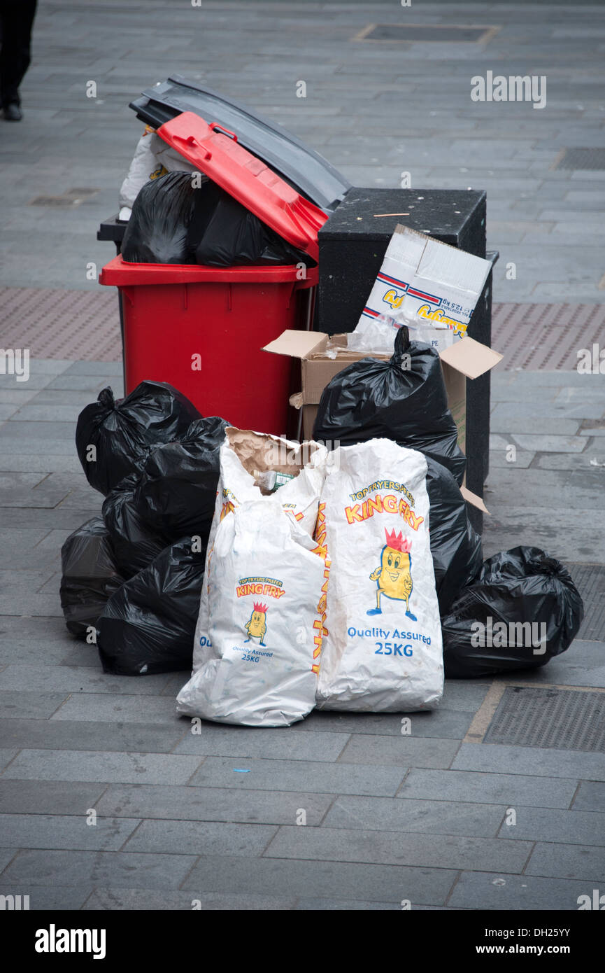 Takeaway Chippy rubbish piled up on street pavement Stock Photo