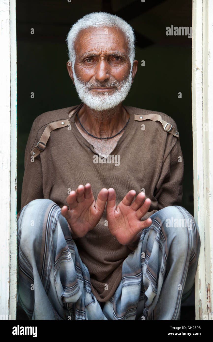 Indian old man and girl hi-res stock photography and images - Alamy