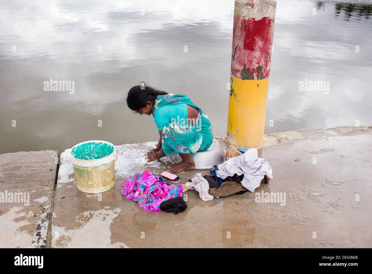 Woman hand wash clothes hi-res stock photography and images - Alamy