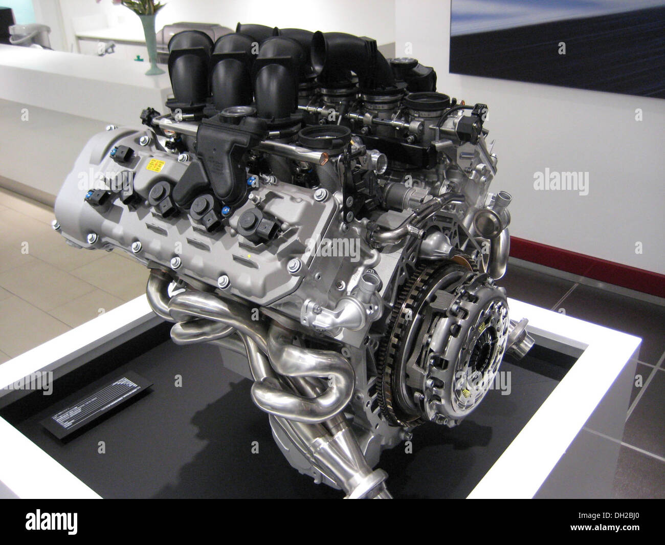 Bmw engine hi-res stock photography and images - Alamy