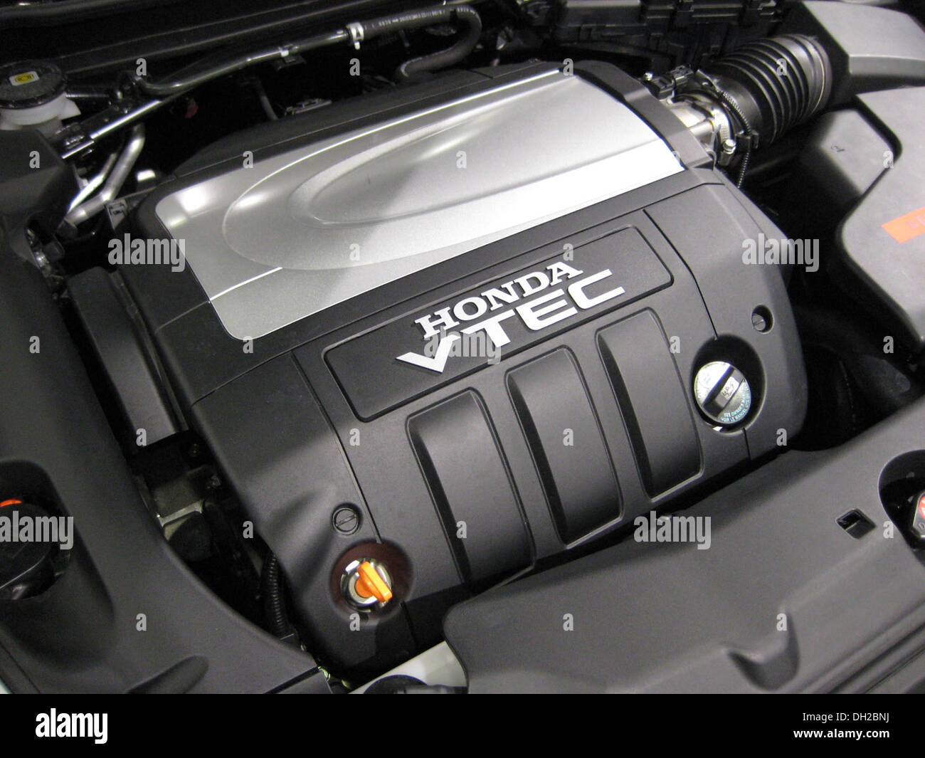 The Honda J35a Is A 3 5 Liter V6 Engine Known For Its Performance In