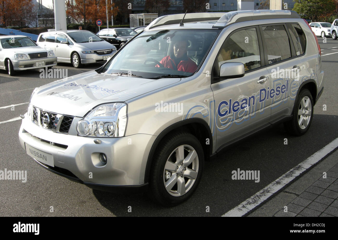 Nissan XTRAIL Diesel 01 Stock Photo Alamy