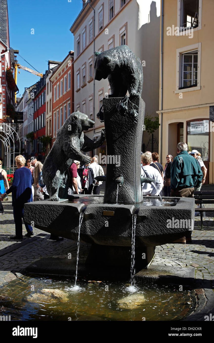 Bear fountain, Baerenbrunnen, in the historic centre of Bernkastel-Kues, Rhineland-Palatinate Stock Photo