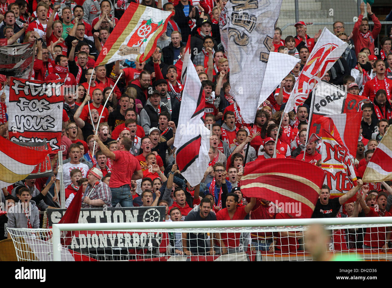 Fans of FSV Mainz 05 football club, FSV Mainz 05 vs Fortuna Duesseldorf, Coface-Arena, Rhineland-Palatinate Stock Photo