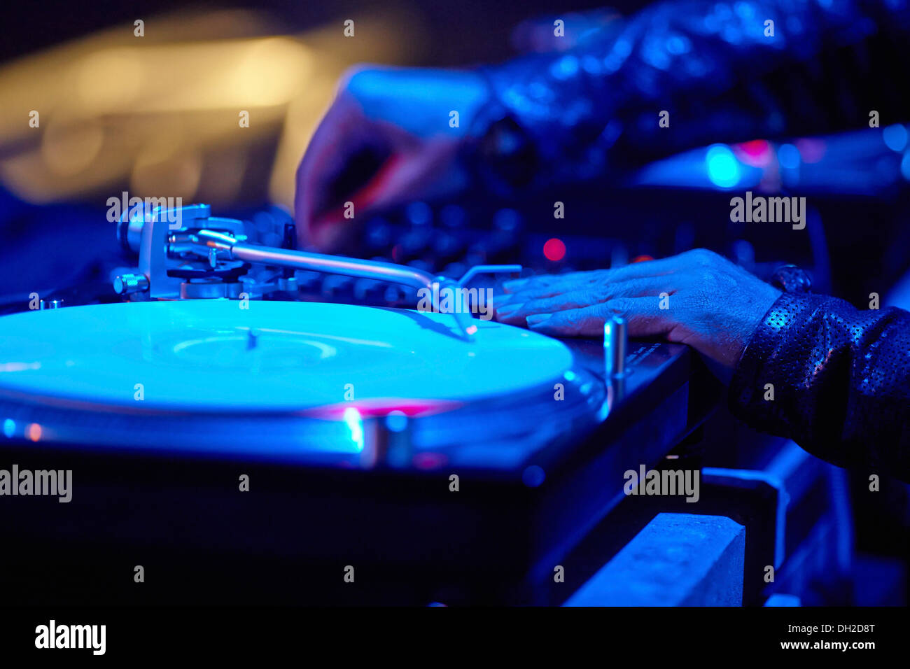 Turntables dj hi-res stock photography and images - Alamy