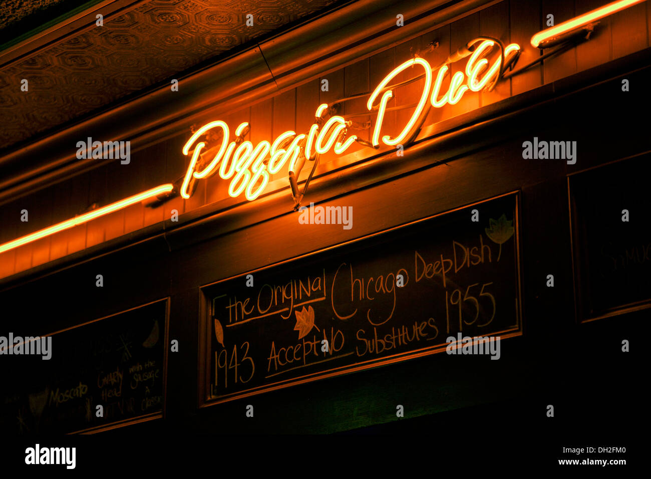 Pizzeria Due Deep Dish Pizza, Chicago, IL Stock Photo Alamy