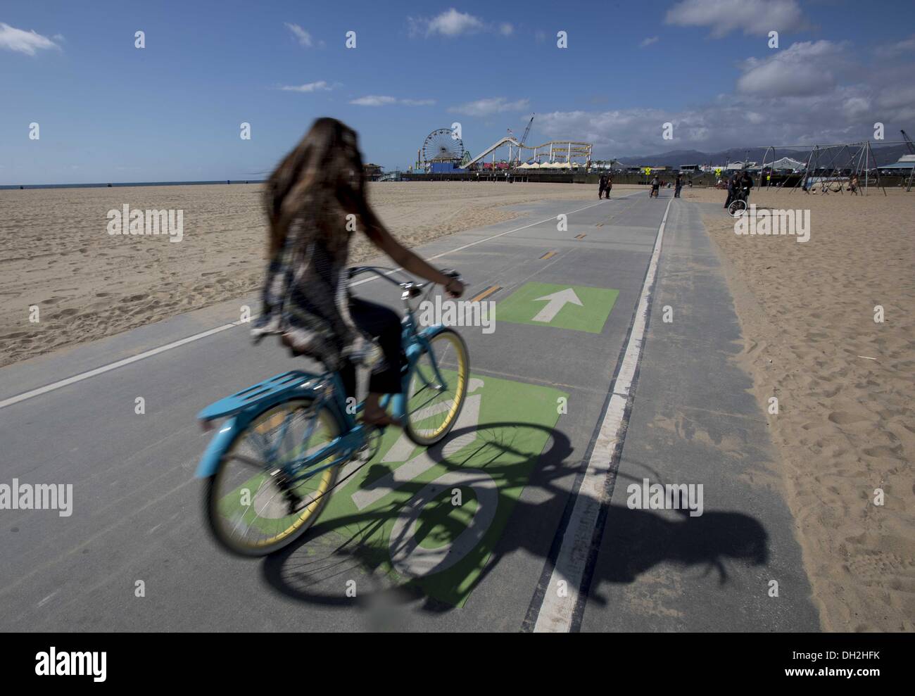 Los Angeles, California, USA. 29th Oct, 2013. People ride on along the bike path on Santa Monica Beach, California, October 29, 2013. The South Bay Bicycle Trail runs along the Santa Monica State Beach. The Trail stretches 22 miles (35 km) ''“ north towards Malibu and south to Torrance ''“ and is the longest beach path of its kind in the world. © Ringo Chiu/ZUMAPRESS.com/Alamy Live News Stock Photo