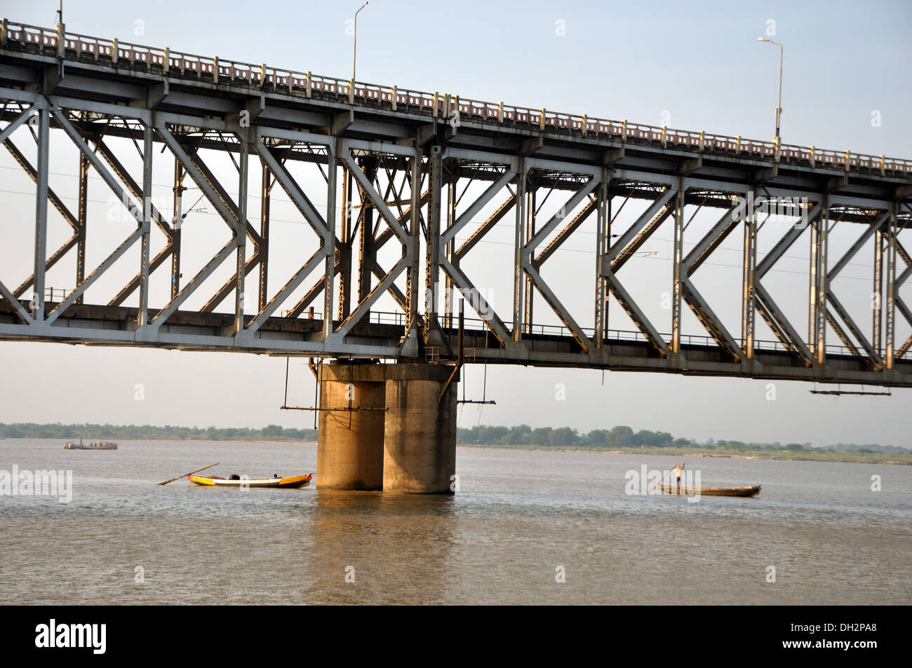 Road rail bridge on godavari river andhra pradesh India Stock Photo