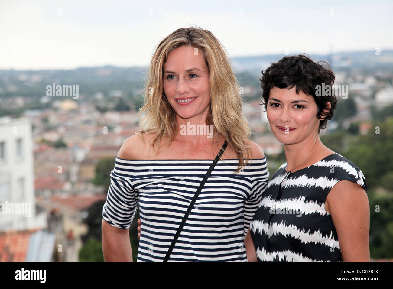 6th Angouleme French-Language Film Festival (Southwestern France): cast  offilm "Casse-tête chinois" ("Chinese Puzzle") on Stock Photo - Alamy