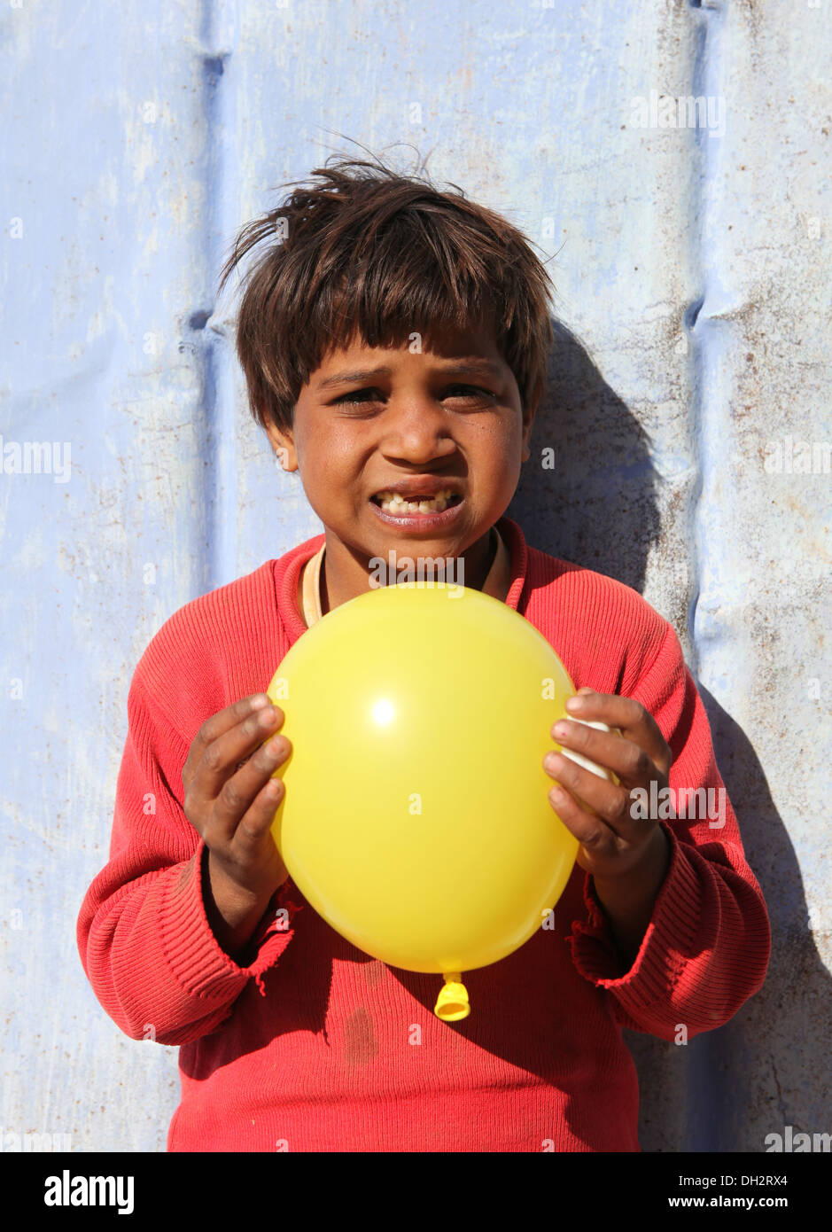 Girl with yellow balloon hires stock photography and images Alamy