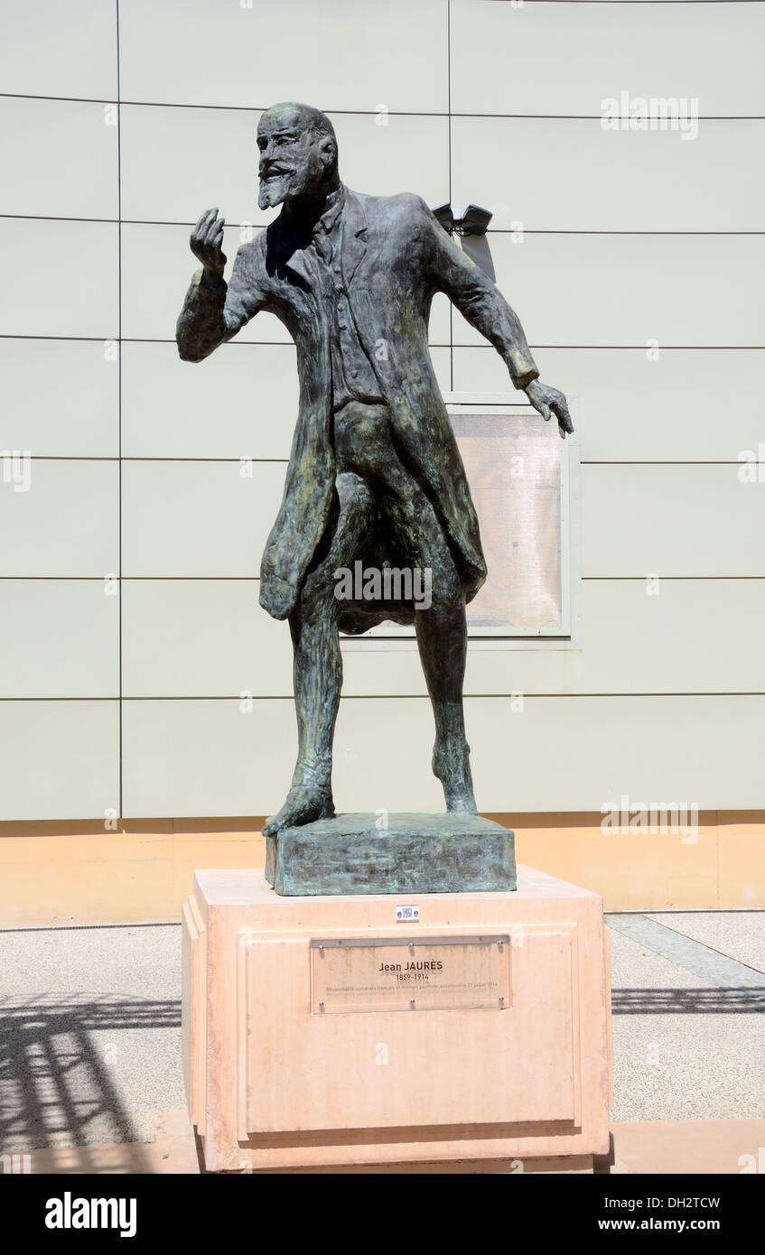 Statue of Jean Jaurès (1859-1914) by Sculptor François Cacheux on Place du 20éme Siècle Odysseum Complex Montpellier France Stock Photo
