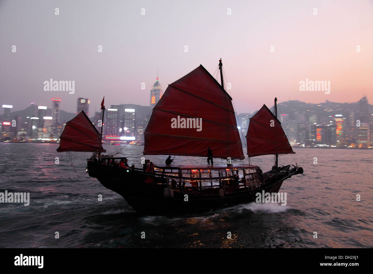 Traditional Chinese sail boat in Hong Kong Stock Photo Alamy