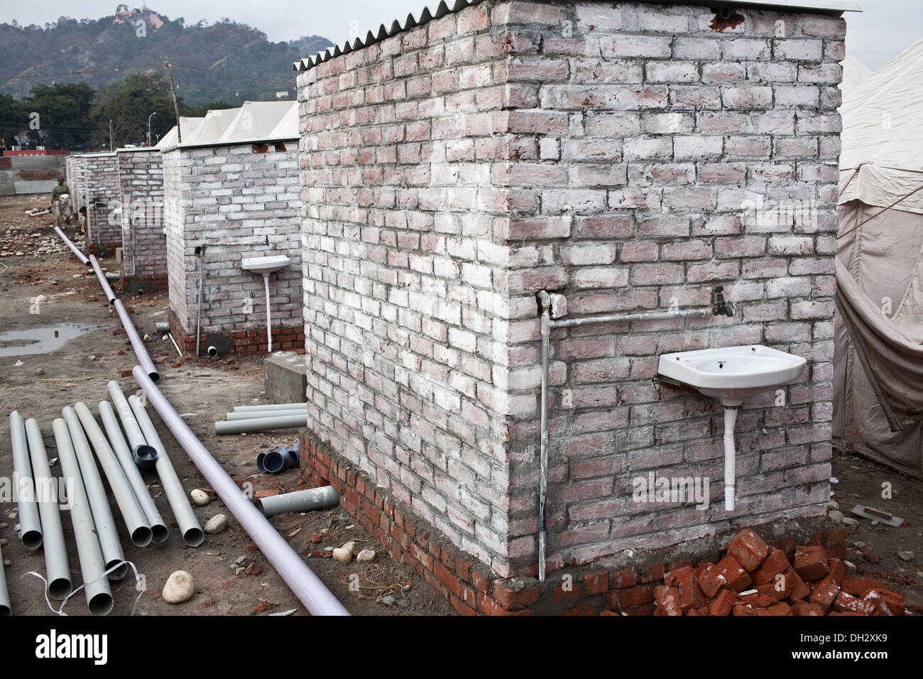 Outdoor toilet india hi-res stock photography and images - Alamy