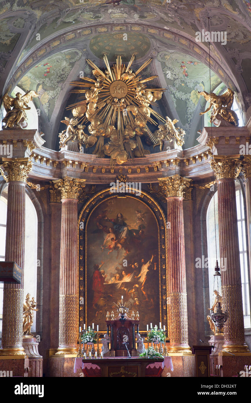 interior-of-cathedral-gyor-western-transdanubia-hungary-DH32KT.jpg