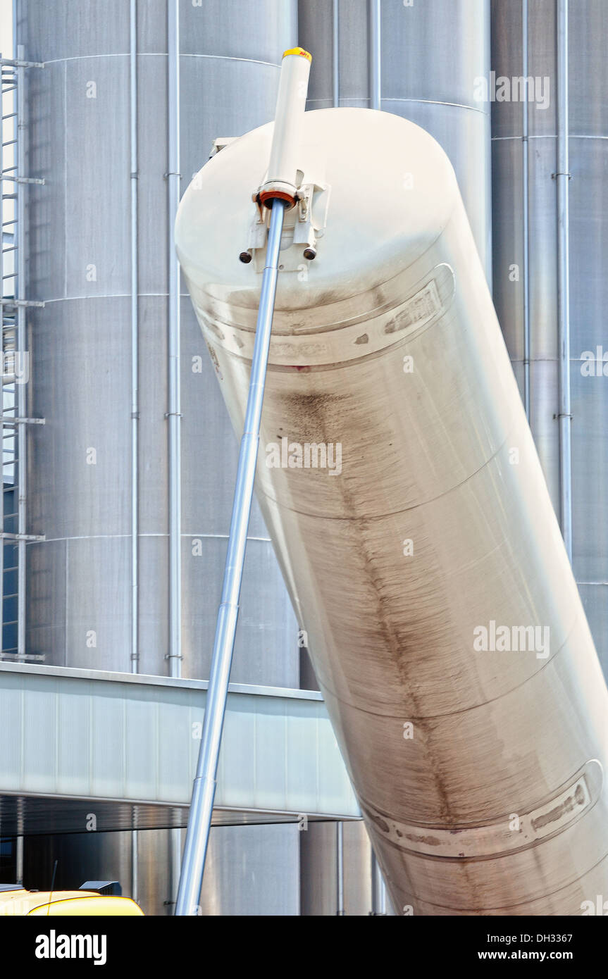 silo tipper discharge when Stock Photo - Alamy