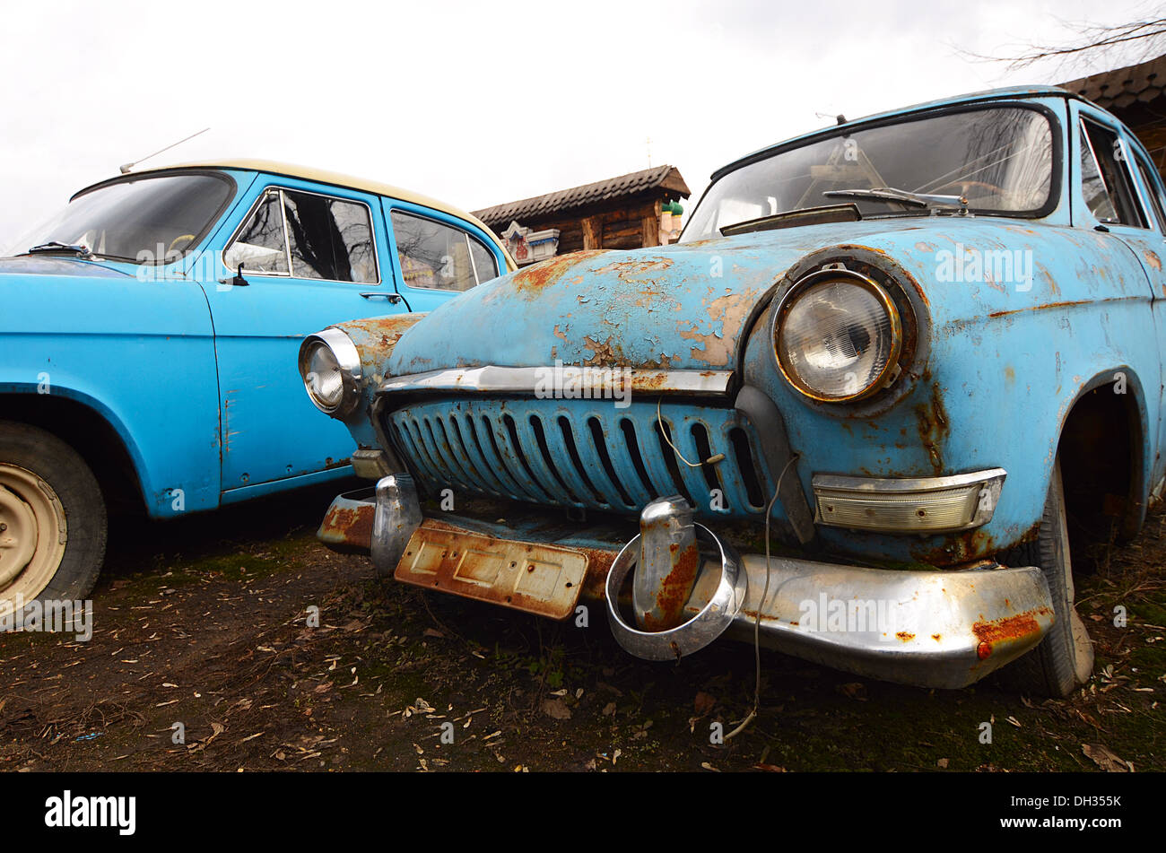 The old rusty car Stock Photo - Alamy