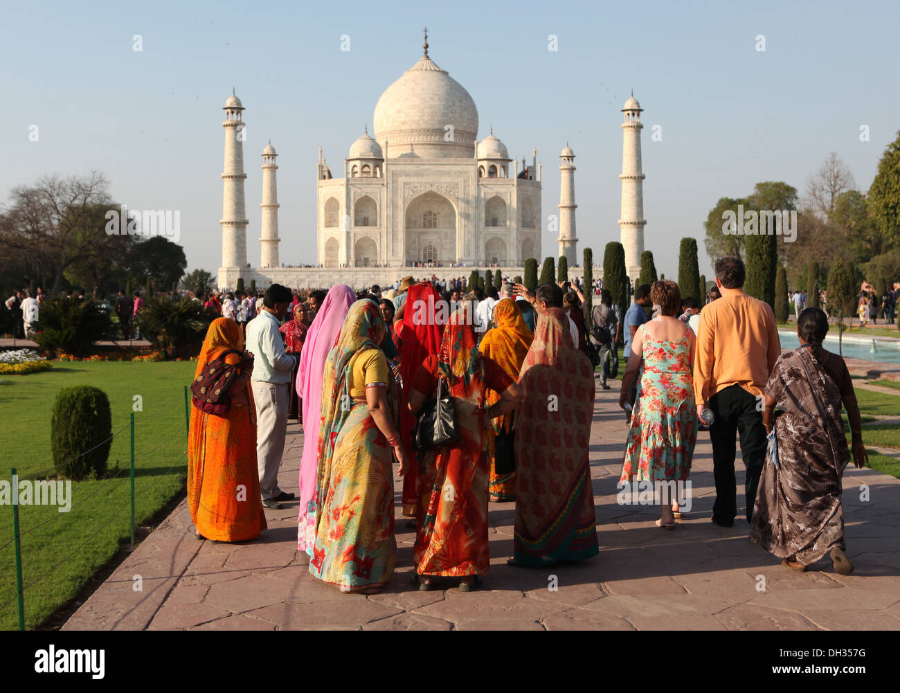 Group of Indian women in front of the Taj Mahal, Agra, Uttar Pradesh, India, Asia Stock Photo