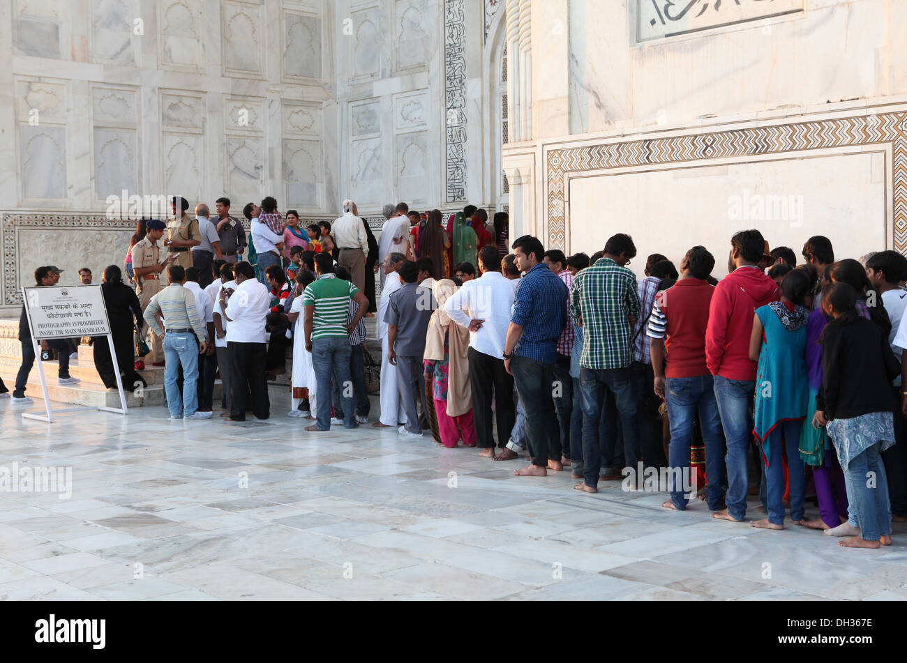 People queuing at the Taj Mahal, Agra, Uttar Pradesh, India, Asia Stock Photo