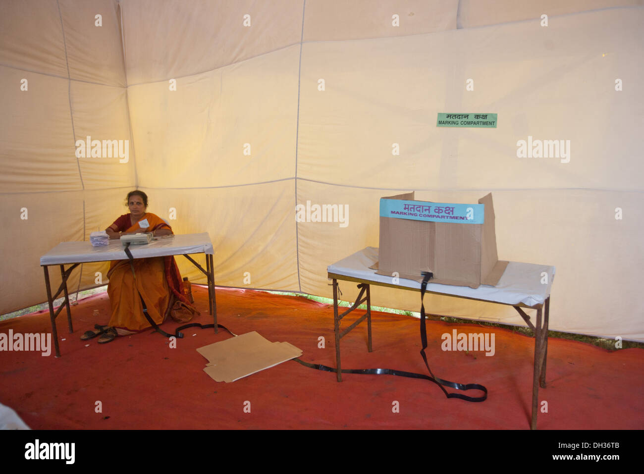Empty voting booth hi-res stock photography and images - Alamy