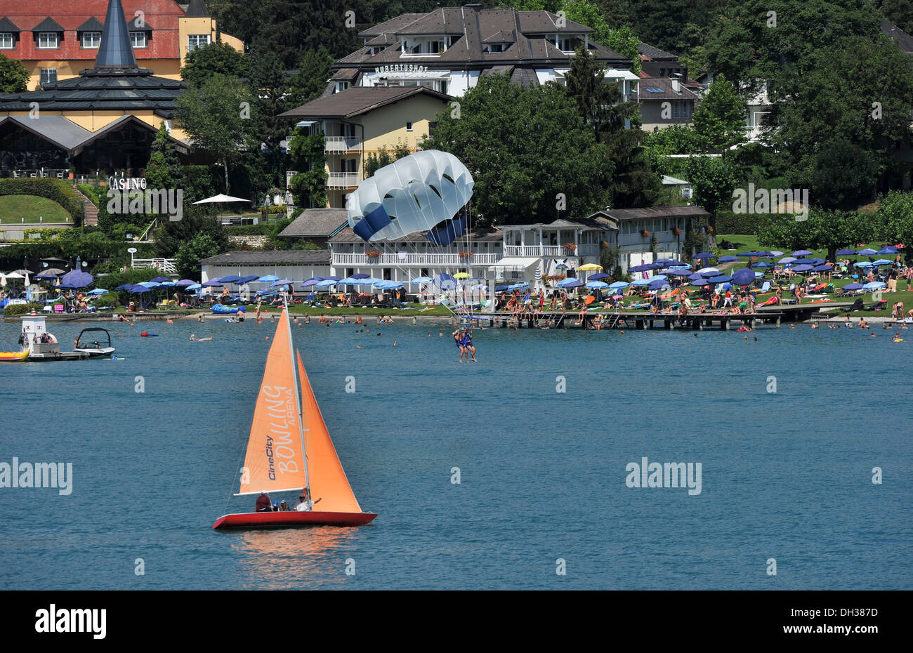 A view of the Lake of the popular holiday resort of Velden am Worthersee in Austria Stock Photo