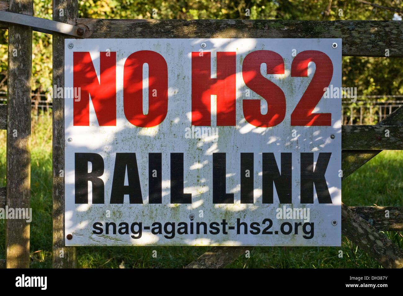 "No HS2 rail link" sign in the South Northamptonshire countryside. Stock Photo