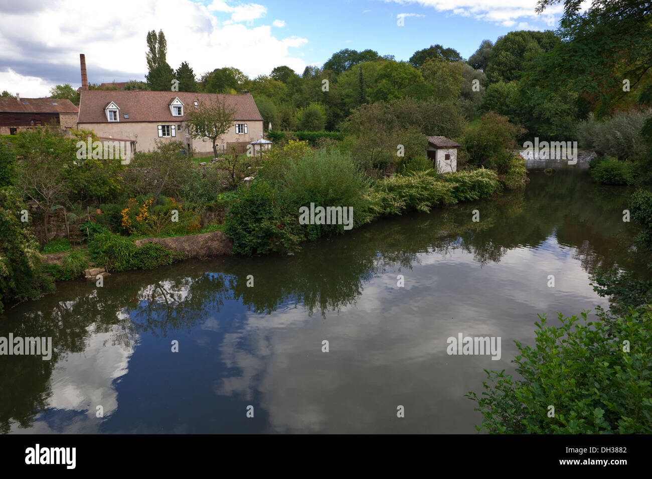 A French idyllic cottage on a riverbank in the Burgundy region Stock Photo