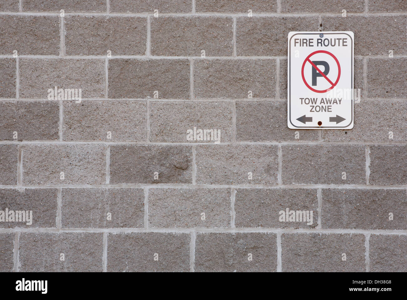 Fire Route sign on cement block wall Stock Photo