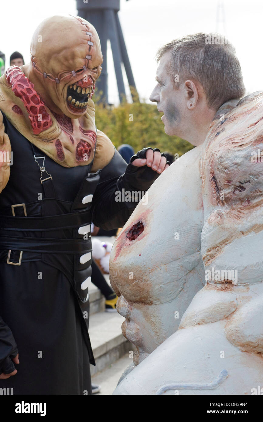 Comic Con London 2013 Alien meets Mr Hyde Stock Photo