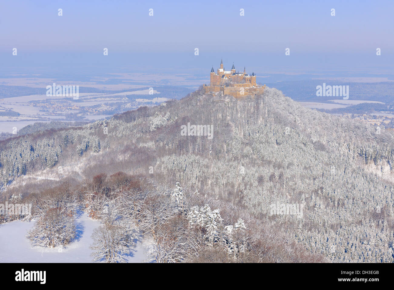 Burg Hohenzollern Castle in winter, Hechingen, Zollernalb, Schwäbische Alb, Baden-Württemberg, Germany Stock Photo