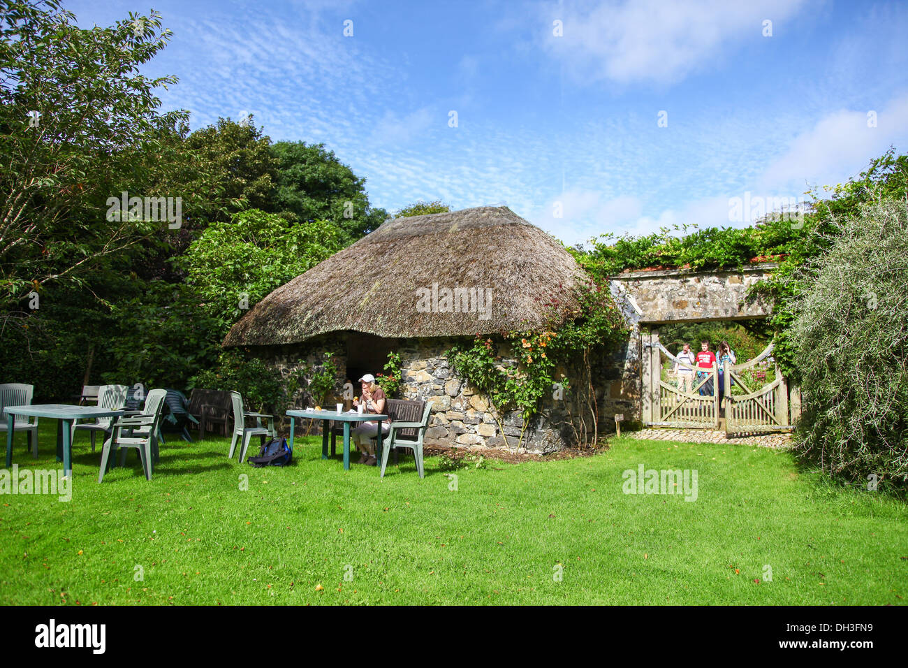 A thatched tea house at Bonython Estate Gardens, Garden, Helston, Cornwall, England, UK Stock Photo