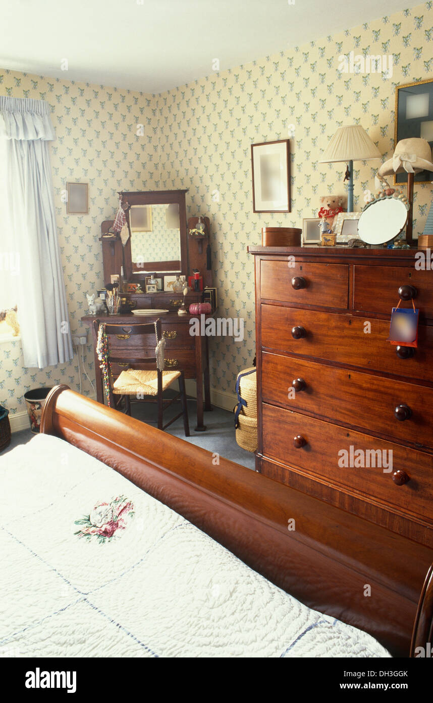 Victorian Mahogany Chest Of Drawers And Sleigh Bed In Cottage