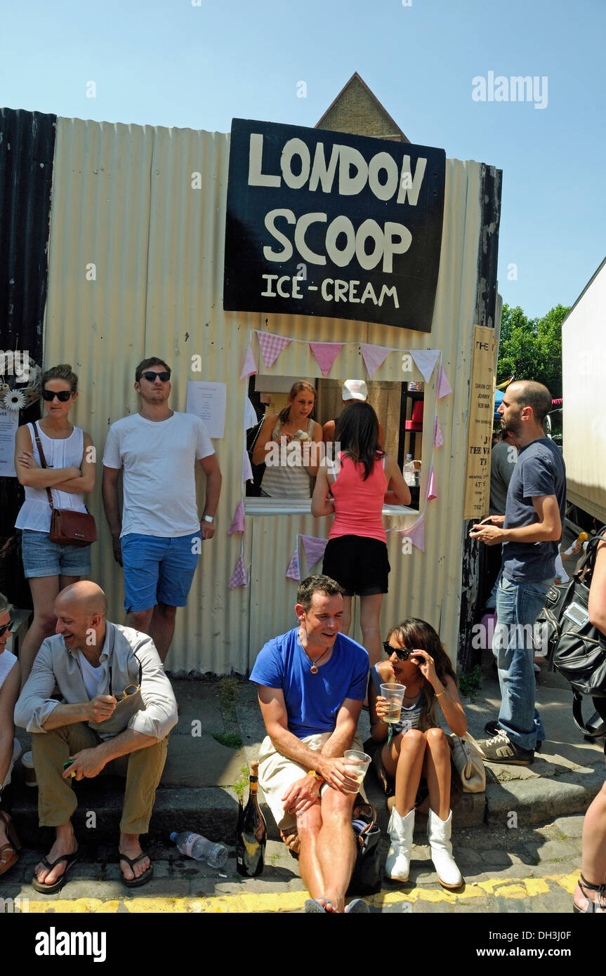 People around London Scoop Ice Cream, off Columba Road, Tower Hamlets, London England UK Stock Photo