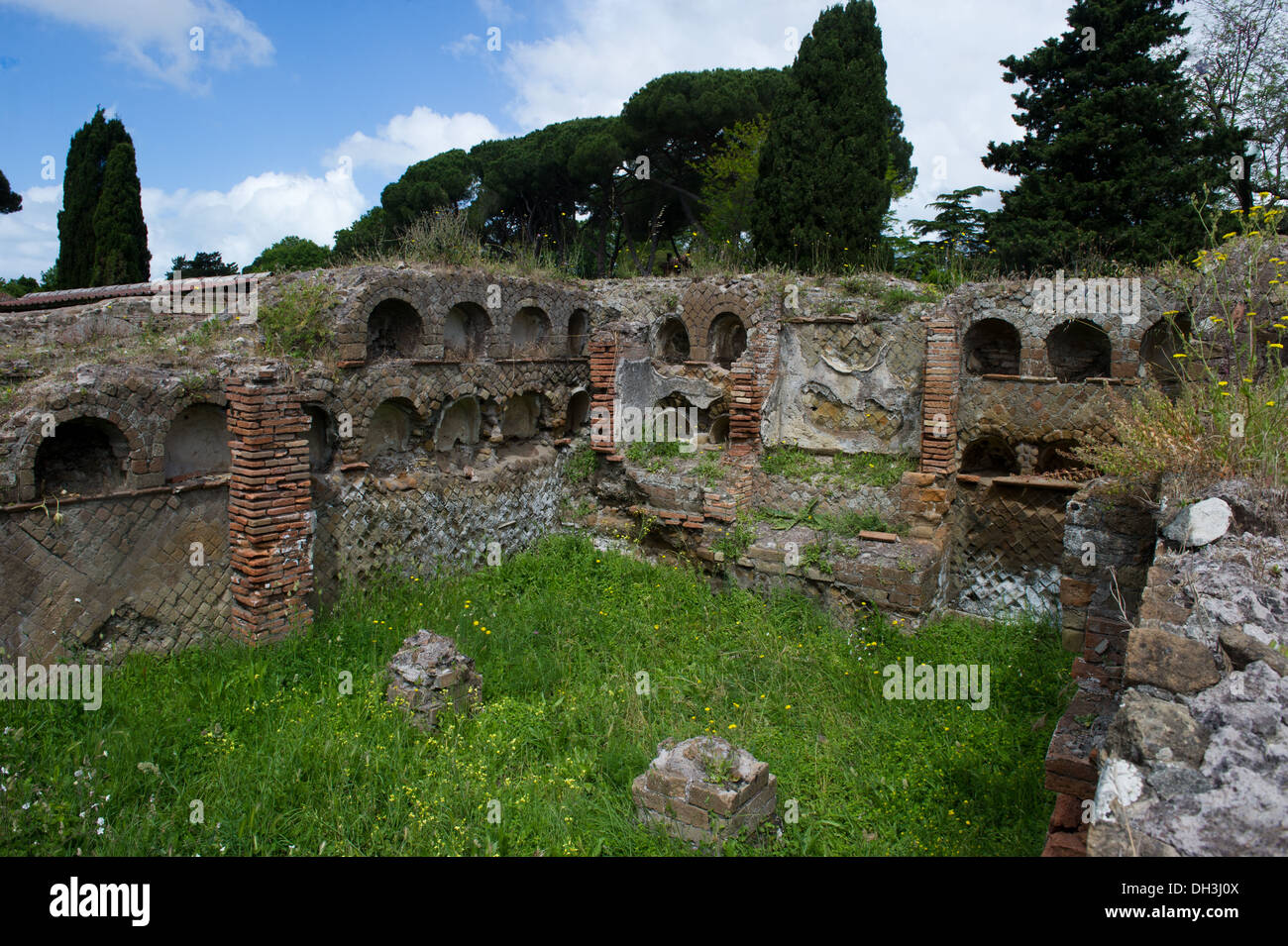 Ancient archeologic europa italy latium hi-res stock photography and ...