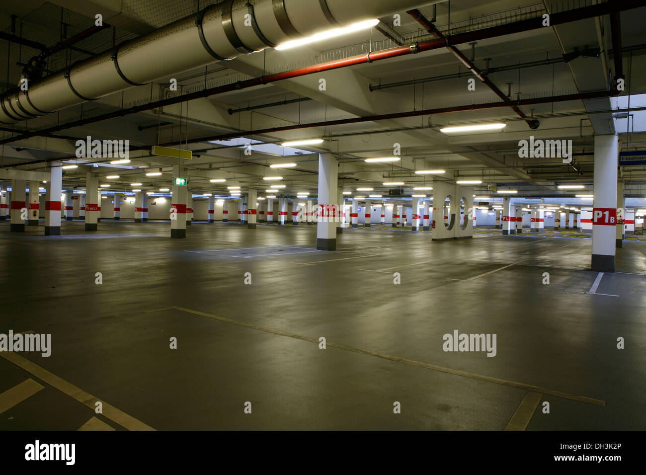 Empty underground car park, Koeln-Arcaden shopping centre, Cologne-Kalk, North Rhine-Westphalia Stock Photo