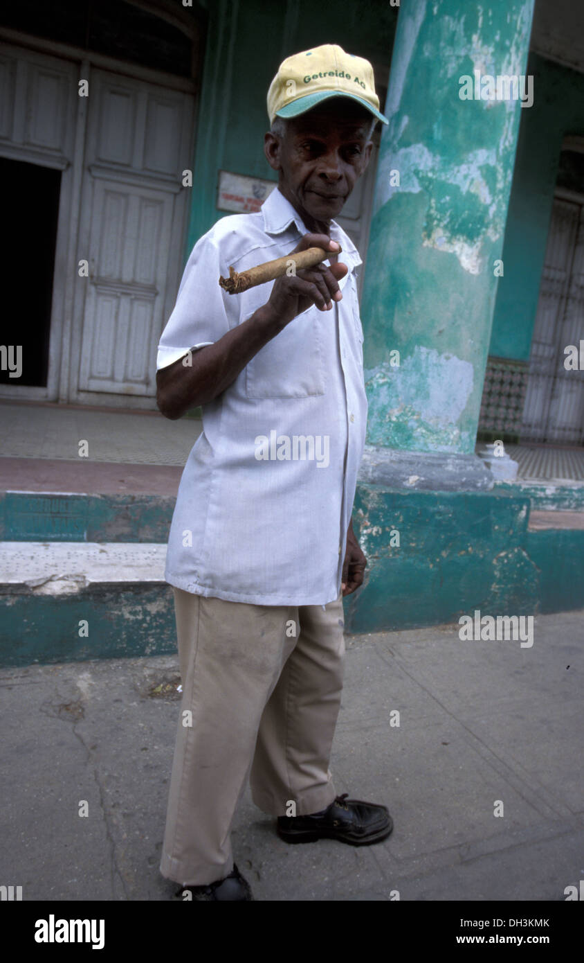 Cuban man smoking a cigar in Pinar del Rio, Cuba Stock Photo - Alamy